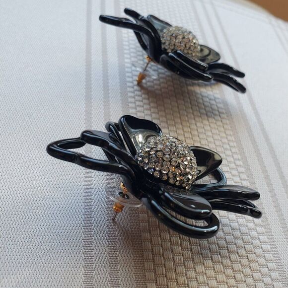 Brand New. Lele Sadoughi Crystal Azalea Statement Earrings - Picture 10 of 13